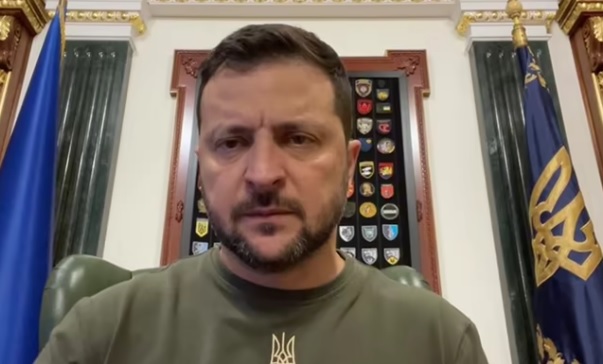 Зеленський про рішення РНБО: Звільняємо всіх обласних військкомів