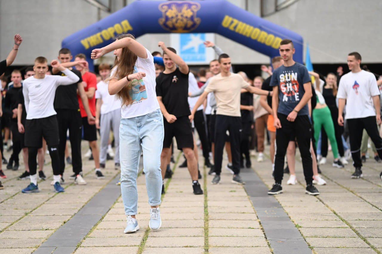 В Ужгороді руханкою та забігом відзначили Міжнародний день студентського спорту (ФОТО)