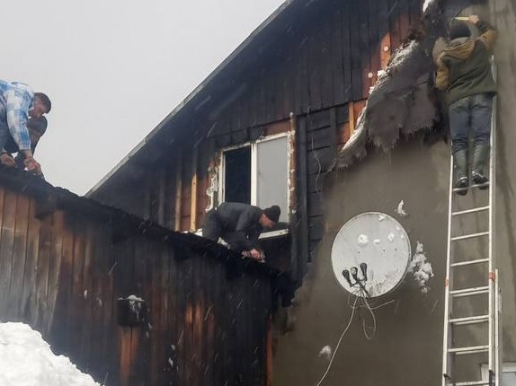 У Руській Мокрій на Тячівщині через пожежу в прибудованій котельні ледь не згорів будинок (ФОТО)