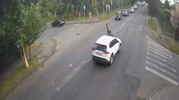 Поліція знайшла водія, який в Ужгороді збив велосипедиста і втік (ВІДЕО)