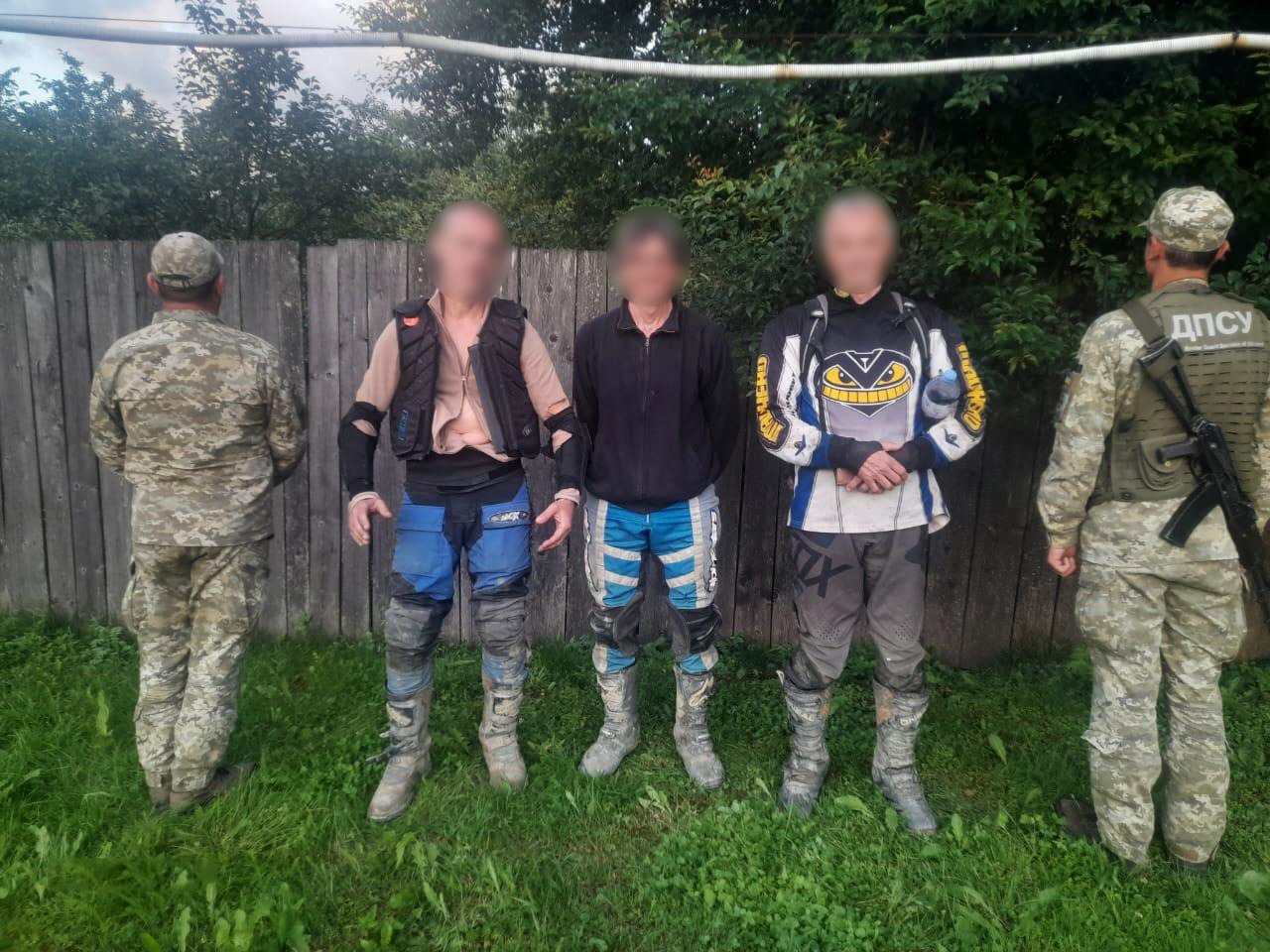 На Рахівщині виявили ще 3-х байкерів-іноземців - з Італії та Німеччини, що незаконно перетнули кордон з Румунії (ФОТО)