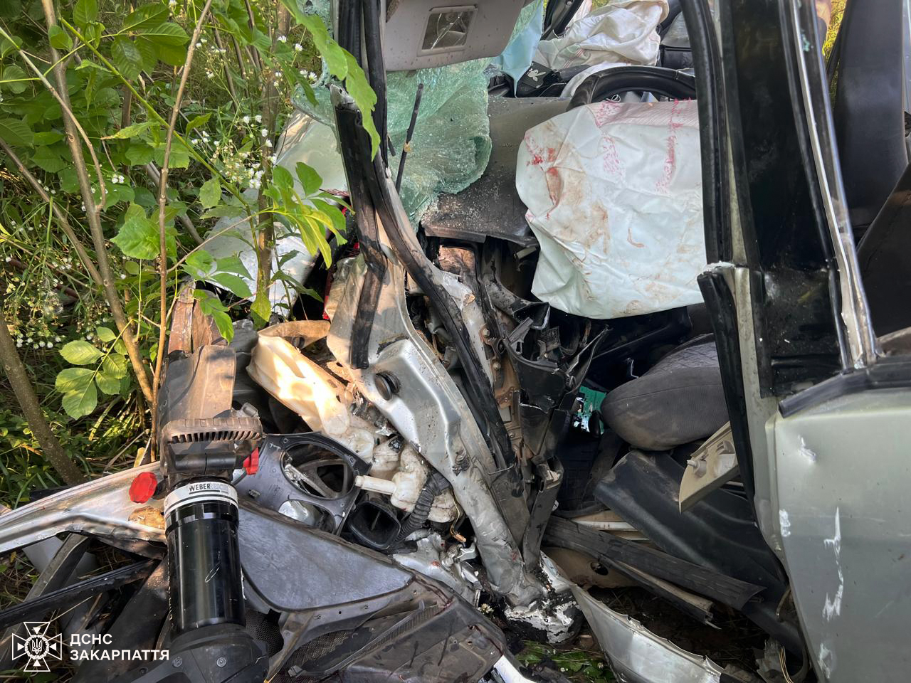 На Берегівщині зіткнулися Ford Focus та Mercedes Sprinter, травмовано 2-х водіїв і 3-х пасажирів (ФОТО)