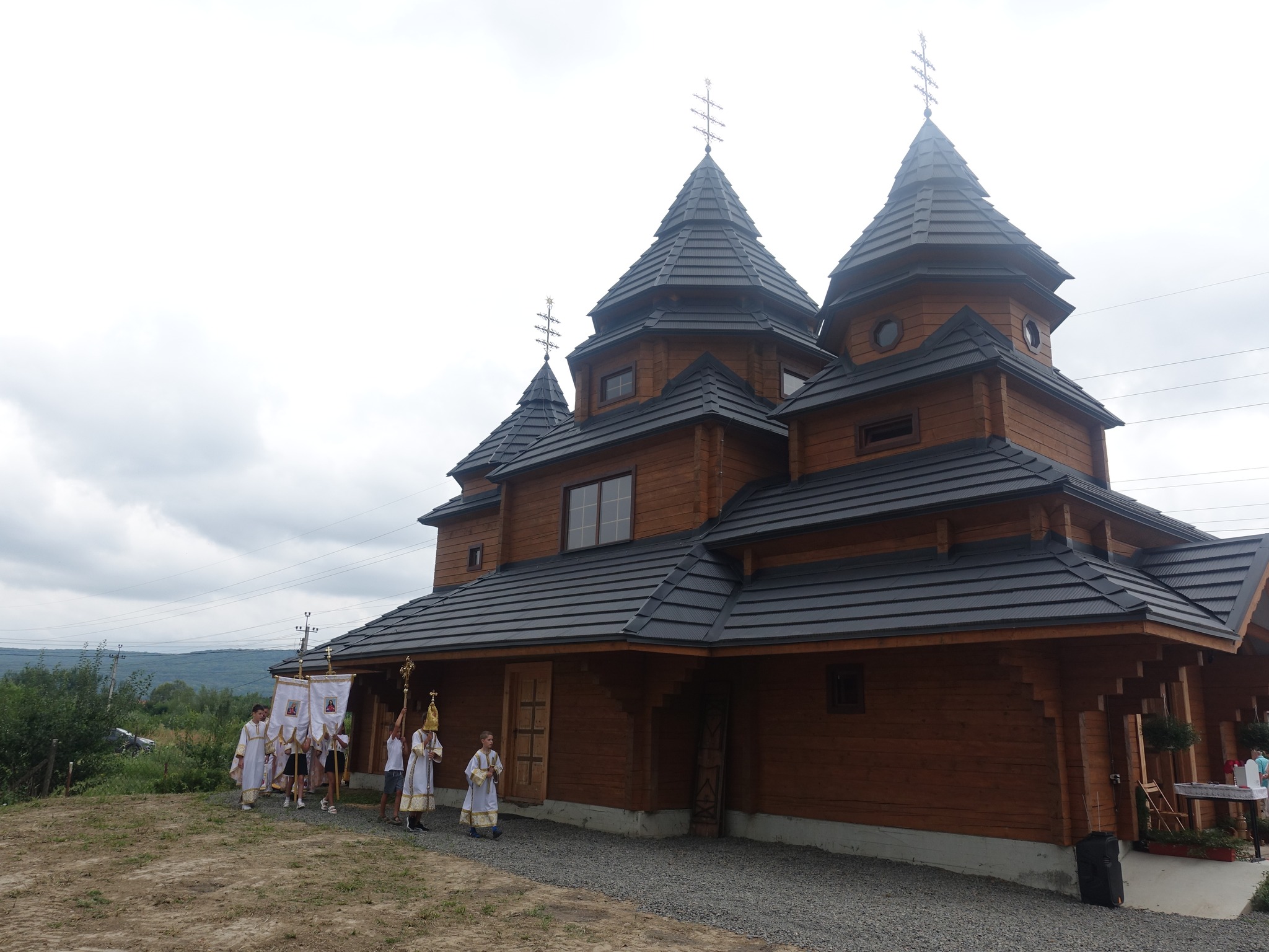 В Ужгороді освятили нову дерев'яну греко-католицьку церкву (ФОТО)