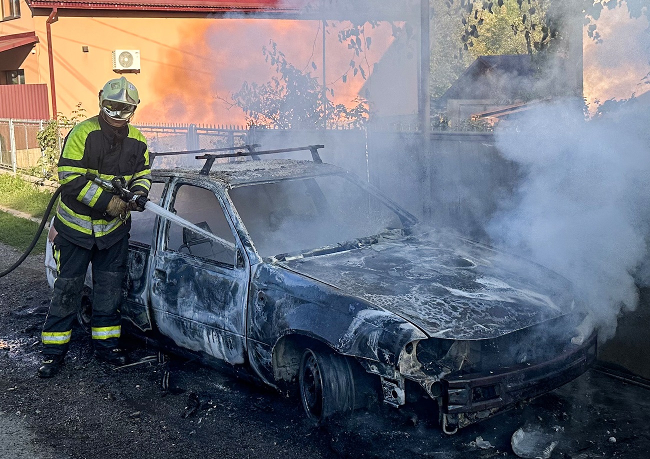 У Копашнові на Хустщині згоріла щойно припаркована Daewoo NEXIA (ФОТО)