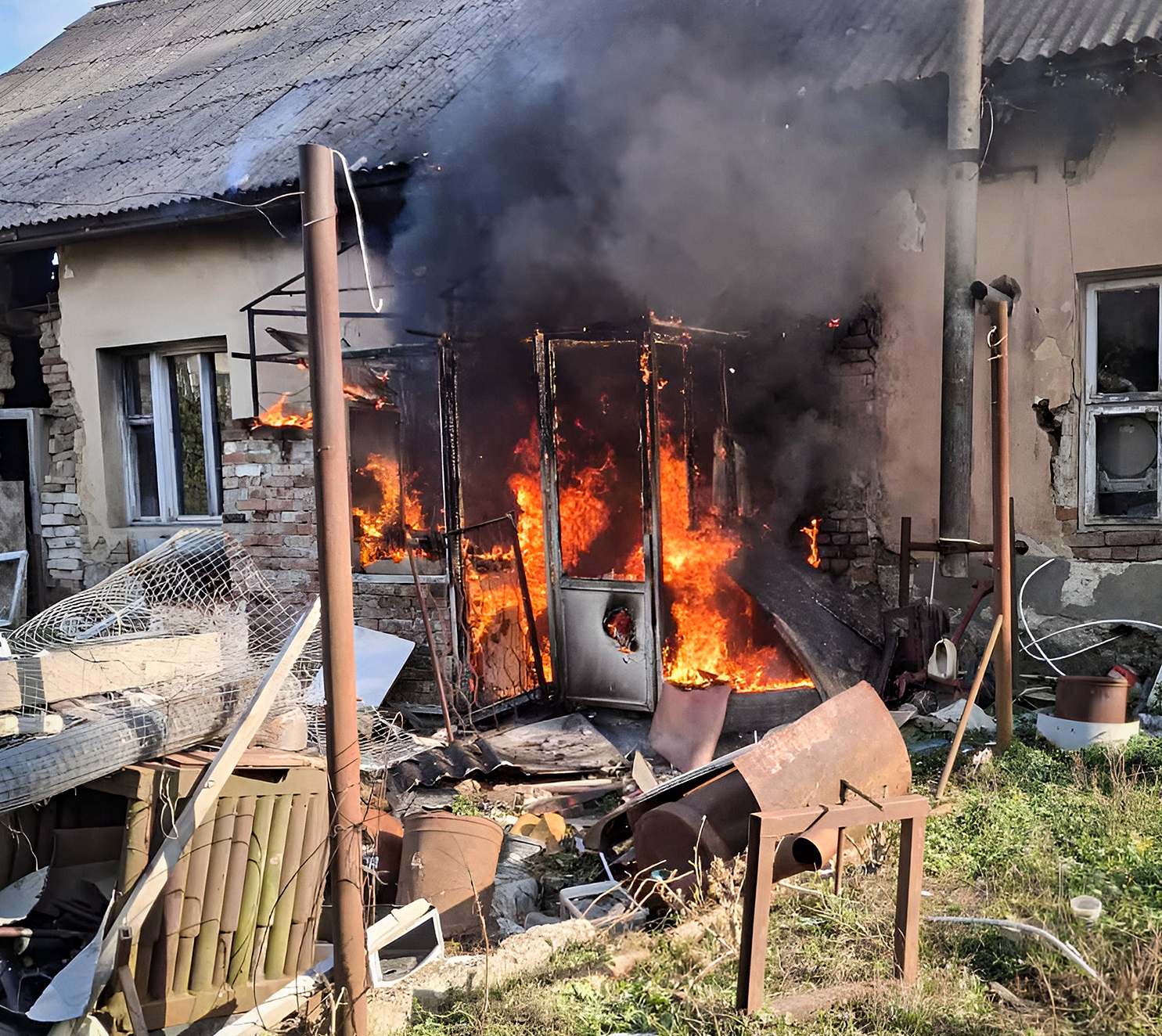 У Мукачеві на пожежі в прибудові загинув 52-річний власник будинку (ФОТО)