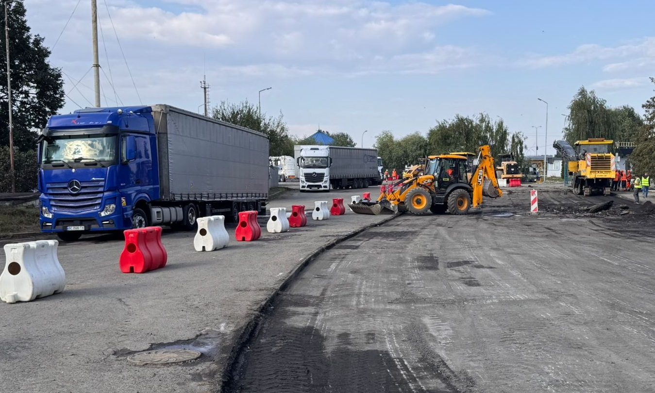 Упродовж 2-х тижнів у ПП "Чоп – Загонь" буде частково обмежено рух транспорту на виїзд (ФОТО)