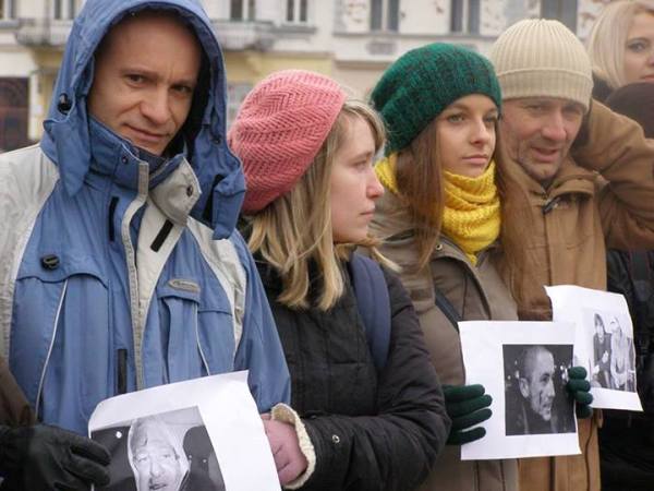 Закарпатські журналісти публічною акцією засудили побиття колег в Києві (ВІДЕО)