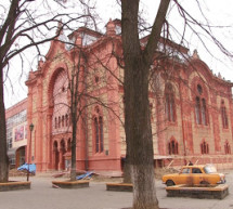 В Ужгороді реставрують фасад будівлі обласної філармонії (ВІДЕО)