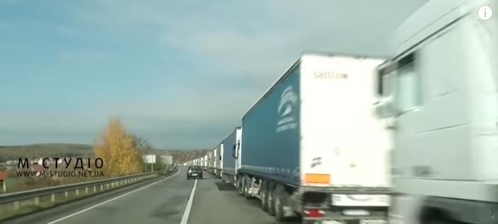 Вантажівки на кордоні в Ужгороді застрягають на 5-6 діб (ВІДЕО)