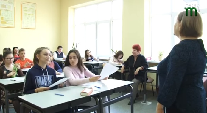 Учні угорської школи в Ужгороді також писали радіодиктант національної єдності (ВІДЕО)