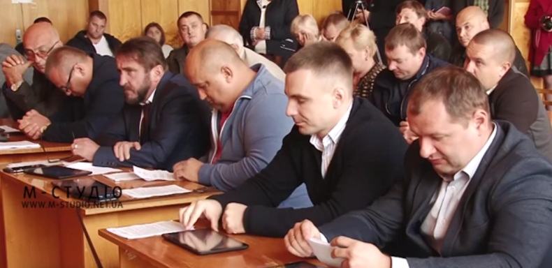 Депутати Хустської райради наразі не виконали рішення суду про поновлення колишнього голови (ВІДЕО)