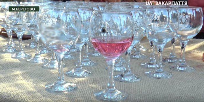 Божоле нових сортів представили на святі молодого вина у Берегові (ВІДЕО)