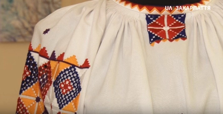 В Ужгороді презентували закарпатські сорочки, відтворені з автентичних вишиванок учасницями студії "Косиці" (ВІДЕО)