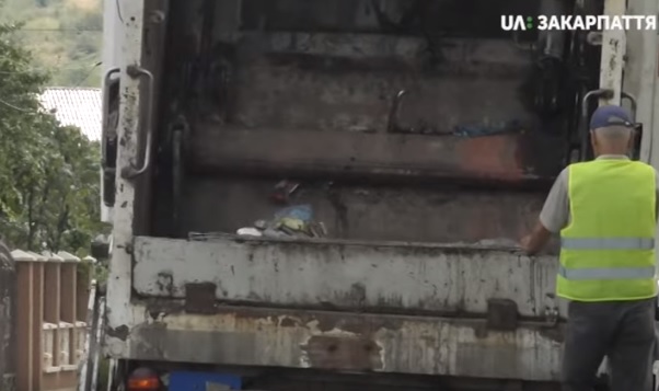 Вже три тижні не вивозять сміття з населених пунктів Виноградівщини (ВІДЕО)