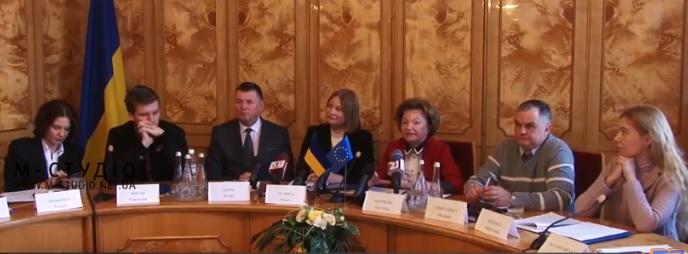 В Ужгороді за "круглим столом" говорили про подвійне громадянство (ВІДЕО)