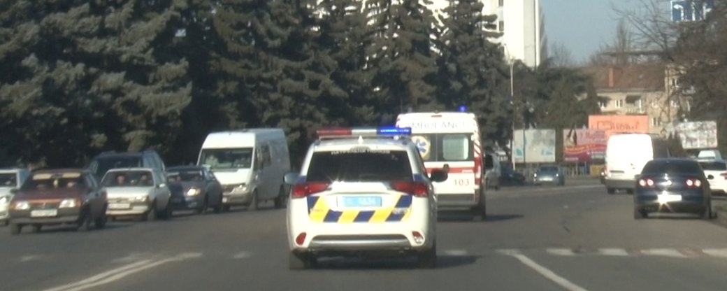 В Ужгороді перевіряли, як водії реагують на спецсигнали поліцейських та "Швидкої" (ВІДЕО)