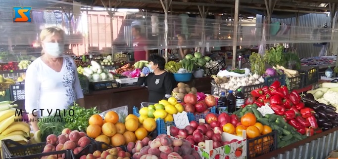Через високі ціни на овочі та фрукти цьогоріч на Закарпатті значно впали їх продажі (ВІДЕО)