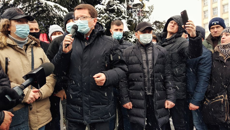 В Ужгороді люди вийшли на протест проти високих тарифів на комунальні послуги (ФОТО)