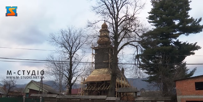 У закарпатській Колочаві реконструюють дерев'яну Святодухівську церкву (ВІДЕО)
