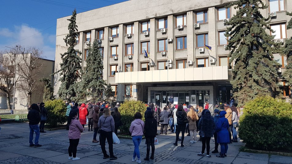 В Ужгороді підприємці зібралися на акцію протесту перед міськрадою (ФОТО)