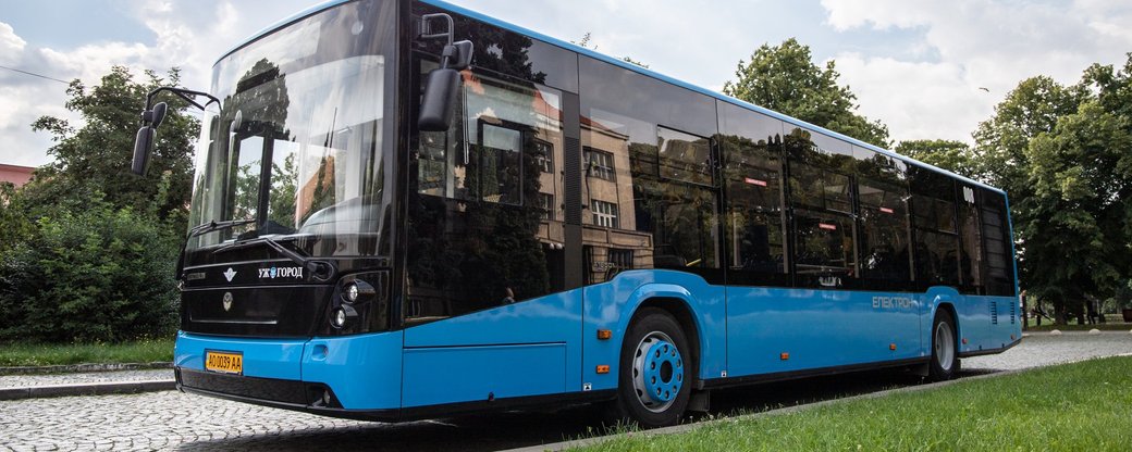 Нові "Електрони" очікують в Ужгороді. Приватні перевізники переробляють автобуси для районів (ФОТО, ВІДЕО)