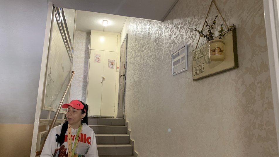 Мешканці 9-поверхівки в Ужгороді власним коштом відновлюють під’їзди (ФОТО, ВІДЕО)