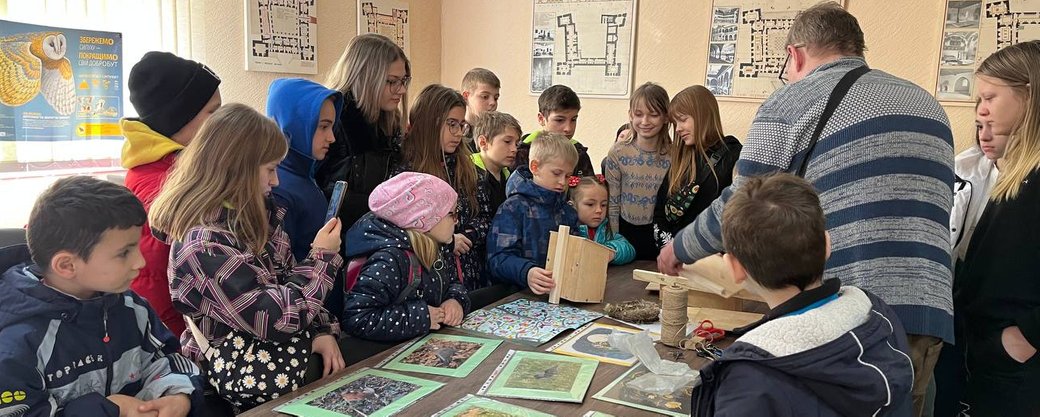 В Ужгороді дітей вчили, як робити будинки для синичок (ФОТО, ВІДЕО)