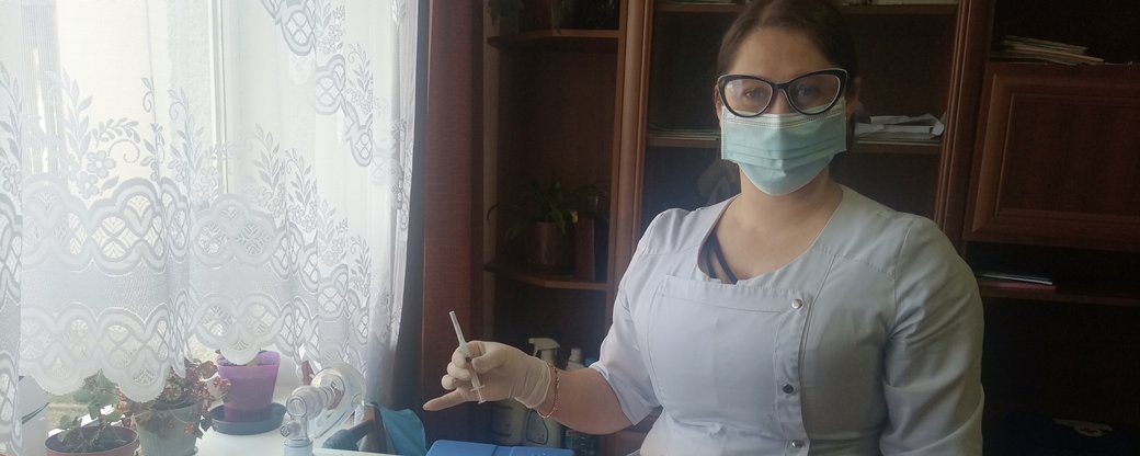 Мобільні бригади вакцинують людей від COVID-19 у віддалених селах Закарпаття (ФОТО, ВІДЕО)