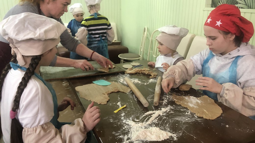 Кулінарний гурток для дітей переселенців та ужгородців відкрився в Ужгороді (ФОТО, ВІДЕО)