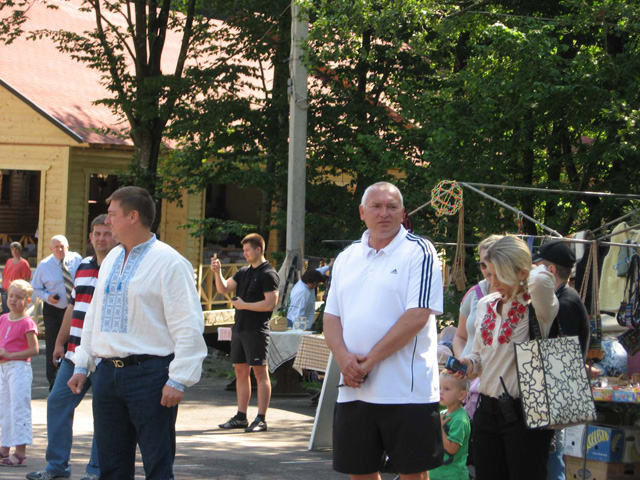 Фестиваль відкрив народний депутат Сергій Мошак (зліва)
