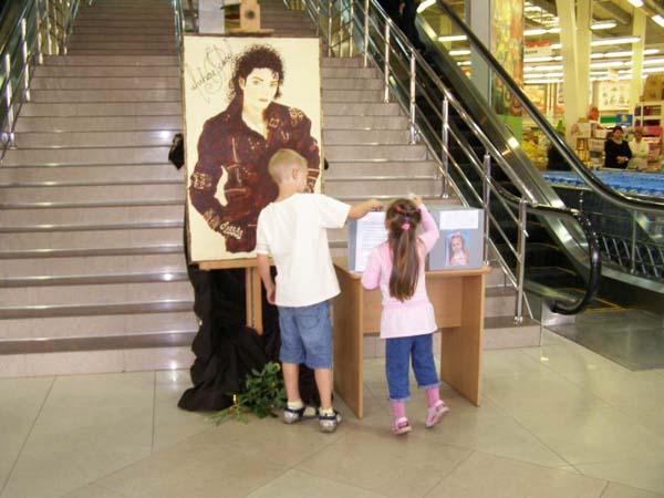 Шоколадний портрет Джексона роботи ужгородця Штефаня продадуть на "джексонівській" вечірці в Києві