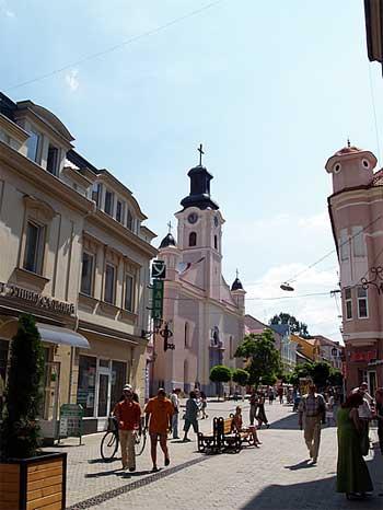 В Ужгороді відновили фонтан і почистили зливові стоки в центрі міста