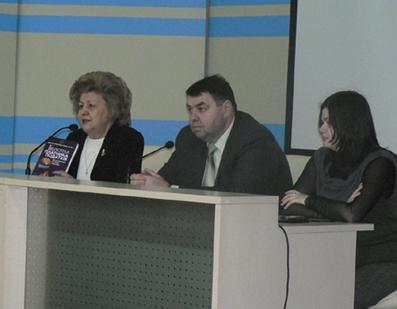 Студентам ЗакДУ розповіли про Податковий кодекс України і декларування  доходів (ФОТО)