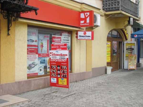 В Ужгороді заборонили виносну рекламу (ФОТО)