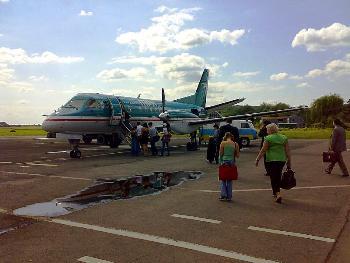 Антимонопольники побачили, що літаки "Дніпроавіа" літали до Ужгорода за завищеними тарифами